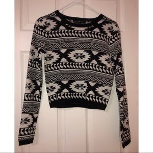 Black & white tribal print pull-over sweater